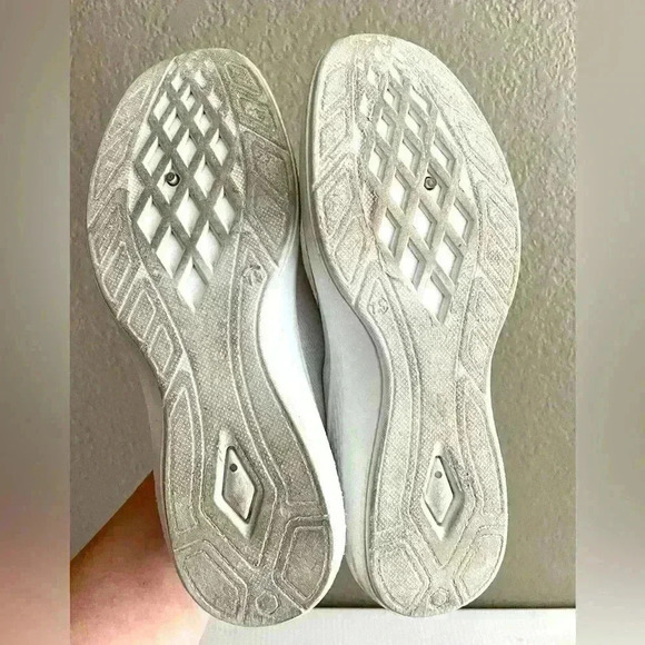 Tommy Bahama Womens White comfy Knit Slip On Sneakers Shoes size 7.5 - Picture 6 of 7